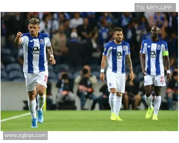 中超激战巴萨逆转本菲卡红牌事件引发全场热议与争议