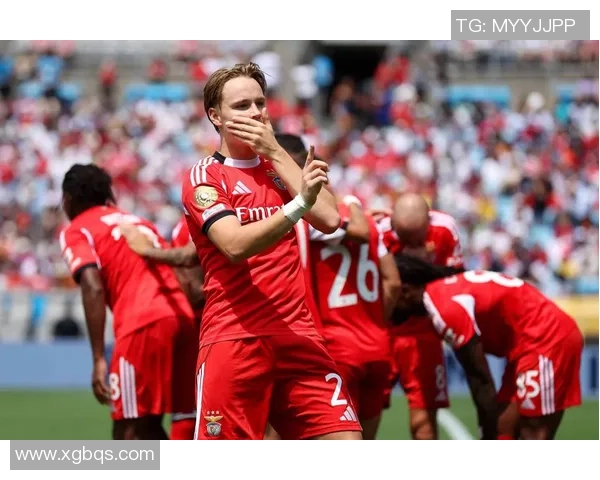 英超激战：拜仁与本菲卡平局绝杀瞬间引发全场狂欢点评