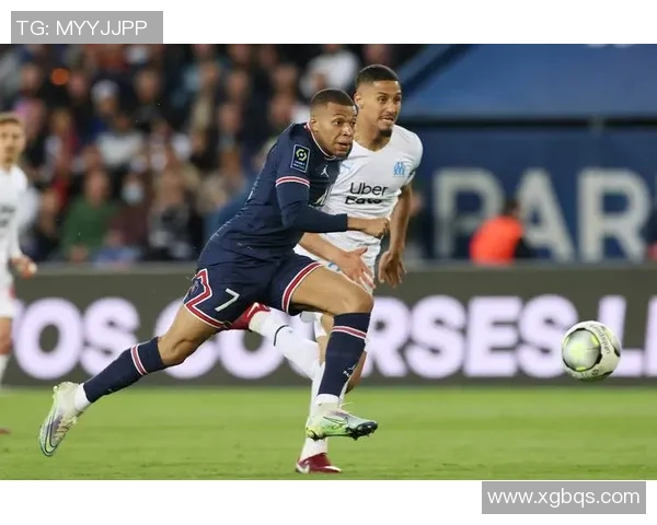 欧冠激战：巴黎圣日耳曼险胜里昂神扑瞬间点燃全场激情