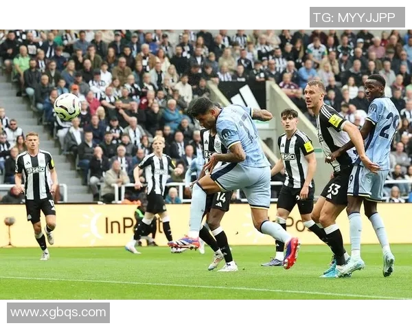 西甲焦点战利物浦与热刺战成平局红牌争议引发全场热议