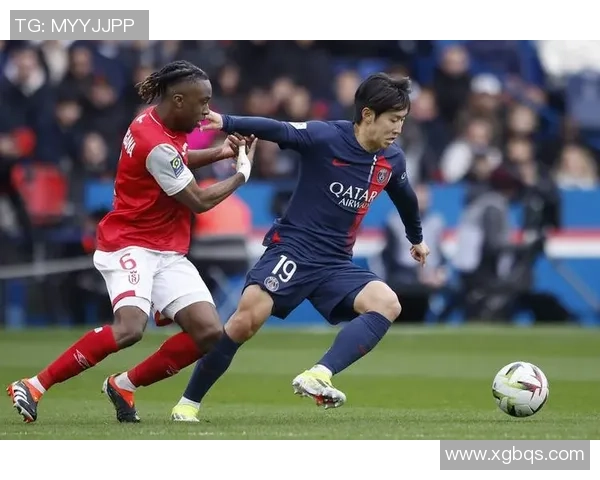 英超激战曼联与巴黎圣日耳曼握手言和精彩瞬间引发全场热烈反响